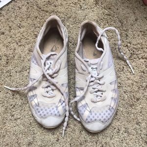 Nfinity cheer sneakers vengeance